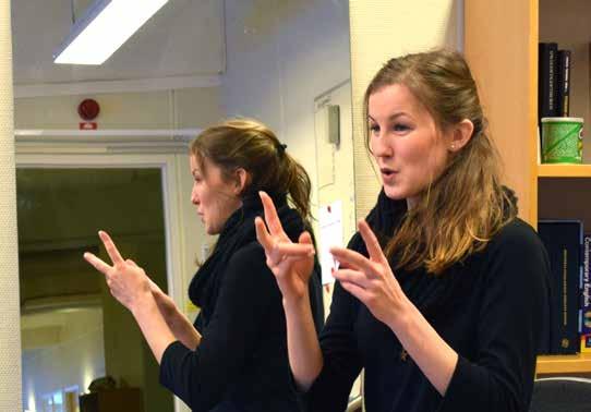 Teckenspråkstolk- och dövblindtolkutbildning Utbildningsort: Örebro Antal platser: 25 Kurslängd: 4 läsår Omfattning: Heltid HT 2018-08-20-2018-12-21 VT 2019-01-07-2019-06-07 Lov: vecka 44, 8 och 16
