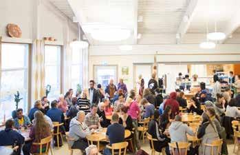 Skolan erbjuder Allmän kurs med möjlighet att nå behörigheter för högre studier, olika profilkurser som bidrar till vår mångfald och yrkesinriktade utbildningar på gymnasial och eftergymnasial
