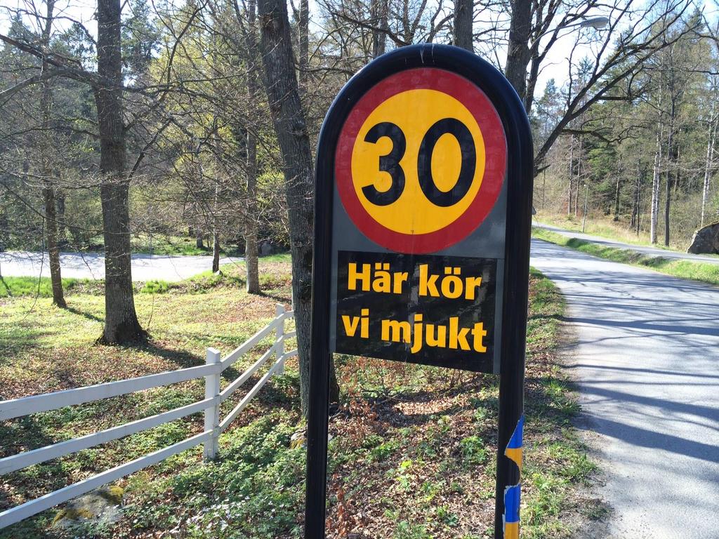 TRAFIKMILJÖN I SJÖBERG NULÄGESRAPPORT 2016-11-16 Theodor Bratt, Trafik- och