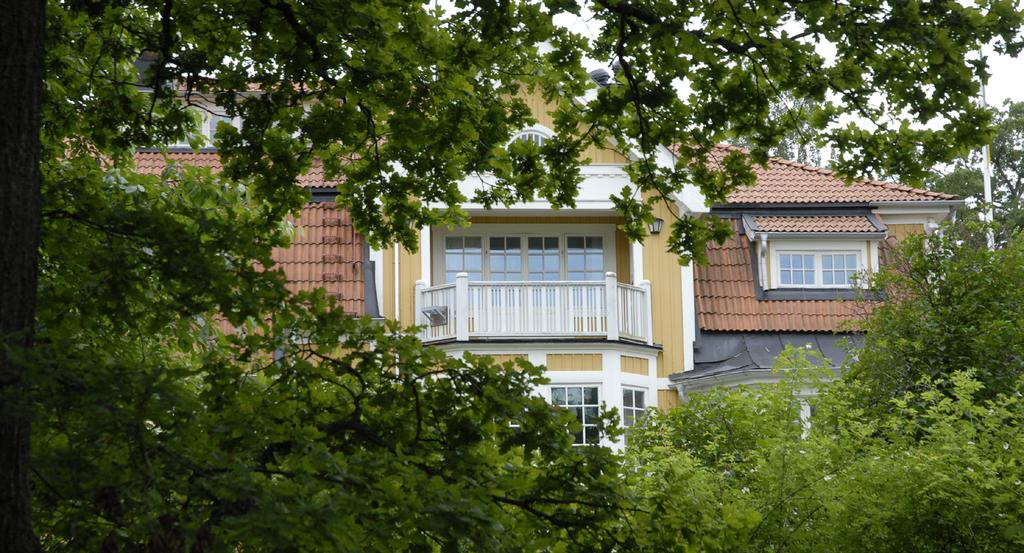 Biologisk mångfald Danderyds kommun har en rik natur som finns både bland bebyggelse och i naturområden.