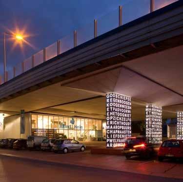 BIBLIOTEKSGATAN MÖLNDALSÅN STATIONSLÄNK BUSSGATA En barriär blir en mötesplats. Upphöjd motorväg med aktiviteter och funktioner under strukturen (Koog an Zaan, Holland).