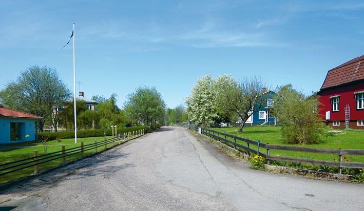 Vyer över villaområdet norr om glasbruket. 17. Lanthandel I det här huset, som byggdes 1921, låg tidigare samhällets lanthandel.