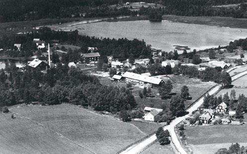 Björklunda blir Björkshults Glasbruk Björkshults glasbruk 1935. Björkshults glasbruk 1950. Björklunda Glasbruk startades 1892 av fyra glasarbetare.