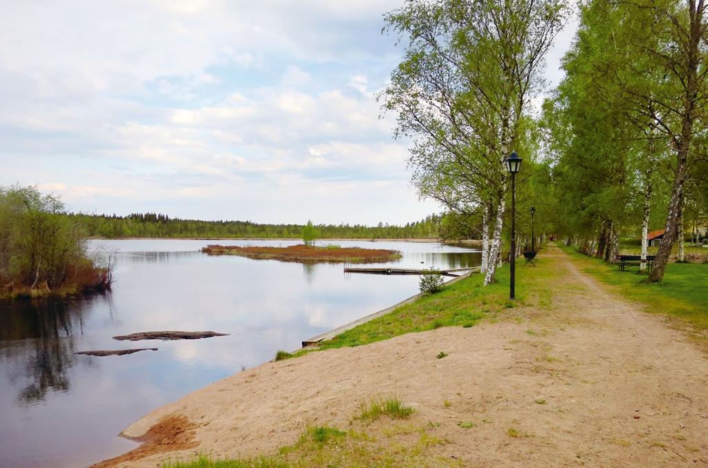 Badebodaån Vattnet är anledningen till att Björkshults glasbruk byggdes på den här platsen. Kraften från ån drev sliperiets slipstolar och gav senare möjlighet att producera elkraft.