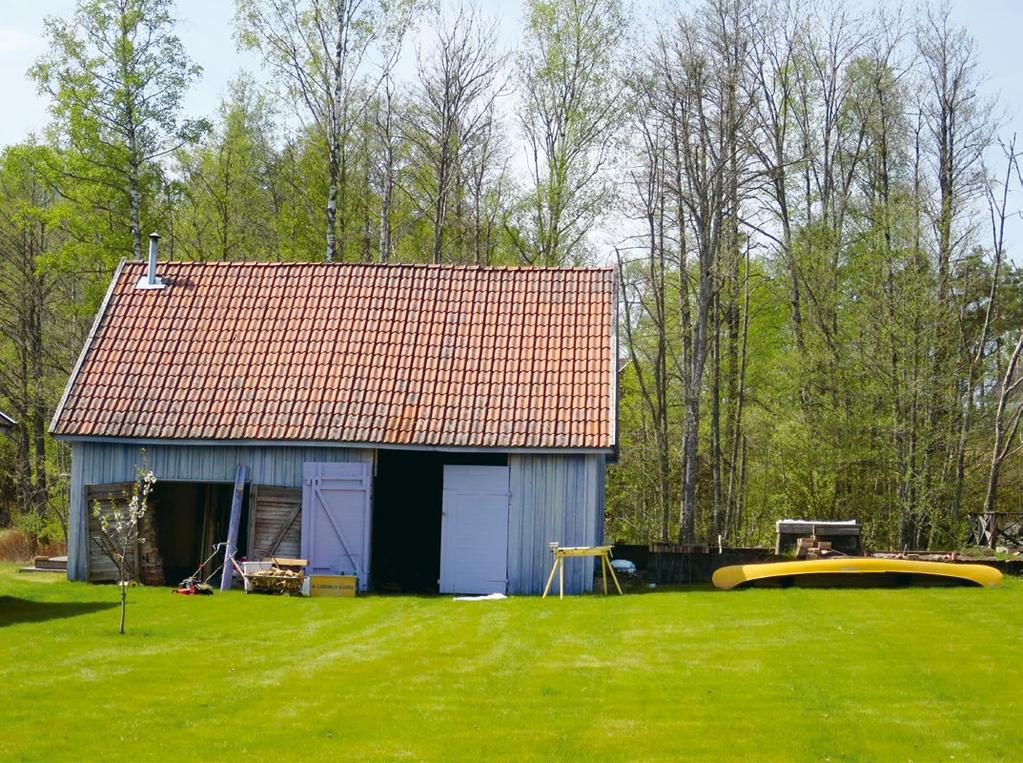 9. Gamla stampen I den här byggnaden finns en stamp eller kross som anläggningen också kallades. Liksom sliperiet drevs den av kraft från vattenfallet som överfördes med remdrift.