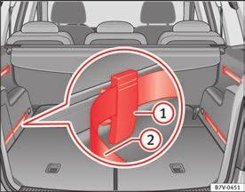 132 Säten och förvaring (fortsättning) Lösa föremål i bagageutrymmet kan röra sig plötsligt och ändra fordonets köregenskaper. Sätt fast alla föremål, både små och stora.