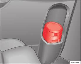 Säten och förvaring 145 Vikbordet får inte fällas ner när bilen är i rörelse, för att undvika skador.