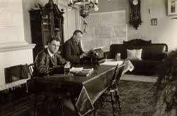 Nämnder, styrelser och andra kommunala förvaltningar Jensen och Björkman räknar upp löner hos Byggnadskontoret år 1923. Timpenningen var då 50 öre, och ackordet cirka 62 öre.