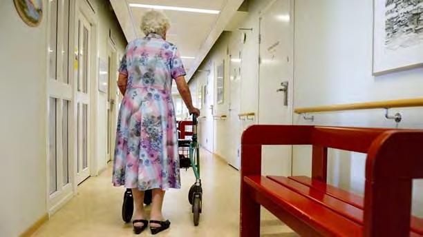 Korridorer Funktion: Plankrav: Byggtekniskt: Ytskikt: Inredning: Lättorienterad, möblerbar. Ytor för sittplatser i korridorsslut eller nischer. Bredd 1800 mm för möte mellan två rullstolar.