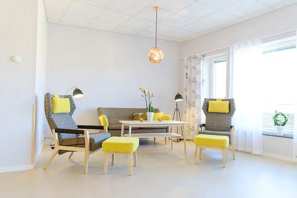 Inredning: Installationer: Säkerhet: Matplatser med rullstolsmått och gott assistansutrymme i matsal. Vardagsrum ska ha plats för soffgrupp, TV samt bord för sällskapsspel och liknande aktiviteter.
