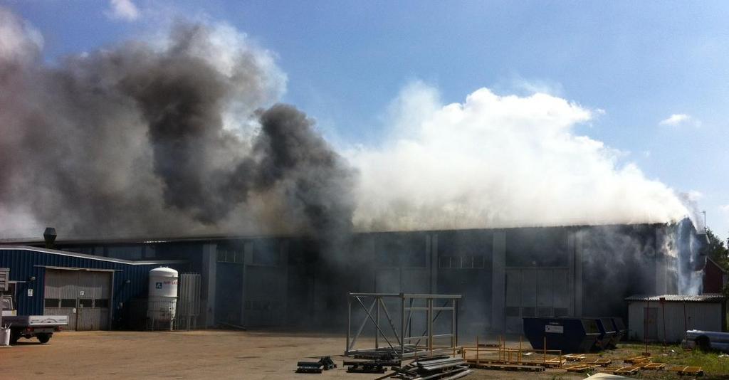 11:08 Adress: Ysanevägen 390, Sölvesborg Olyckstyp: Brand i byggnad Objektstyp: Industri Startutrymme: Målerihall Startföremål: Troligen tätningsduk under träbalk Brandorsak: Heta arbete i