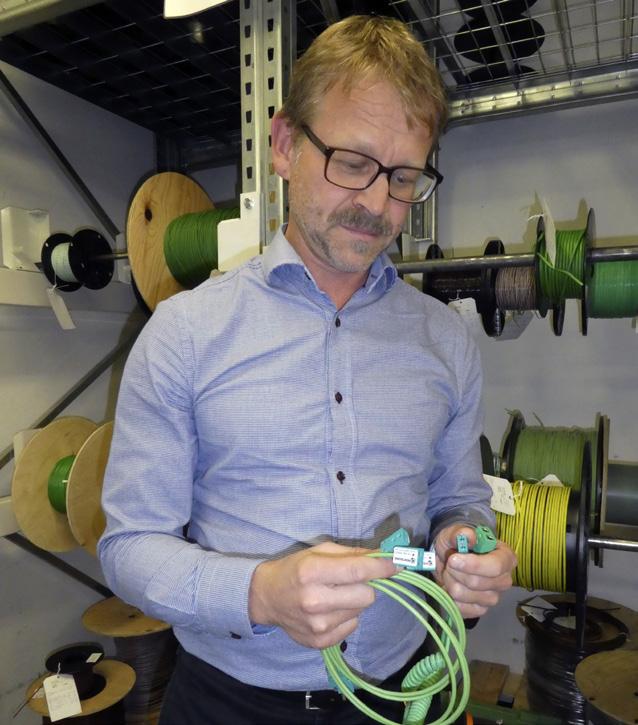 spiraliserade kablar, berättar försäljningsingenjör Per Bäckström. Men vi tillverkar också mer och mer kablar enligt kundens önskemål både för termoelement och Pt100 givare, fortsätter Per.