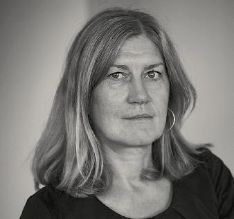 SMÅSTEN KRÖNIKAN ÅSA DROUGGE FOTO: NIVÅ LANDSKAP Stenen och leken Mitt första minne av sten är från min barndom, där jag från köksfönstret på nedre botten i ett trevånings lamellhus från sent 60-tal