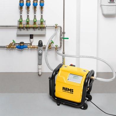 11 Kompressor Beprövad, kraftfull, oljefri kolvkompressor med vevaxel, med kondensatormotor 230 V, 1500 W. 12 Manometer för visning av lufttrycket i trycksluftsbehållaren. Nödstoppsknapp.