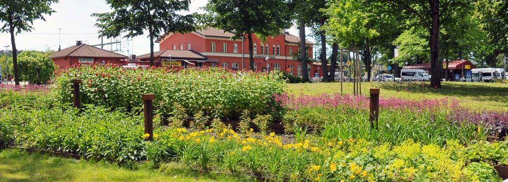 1 ÅMANSKA PARKEN Åmanska parken ligger centralt vid hotellet, järnvägsstationen, Kulturhuset med bibliotek och Estrad Alingsås.
