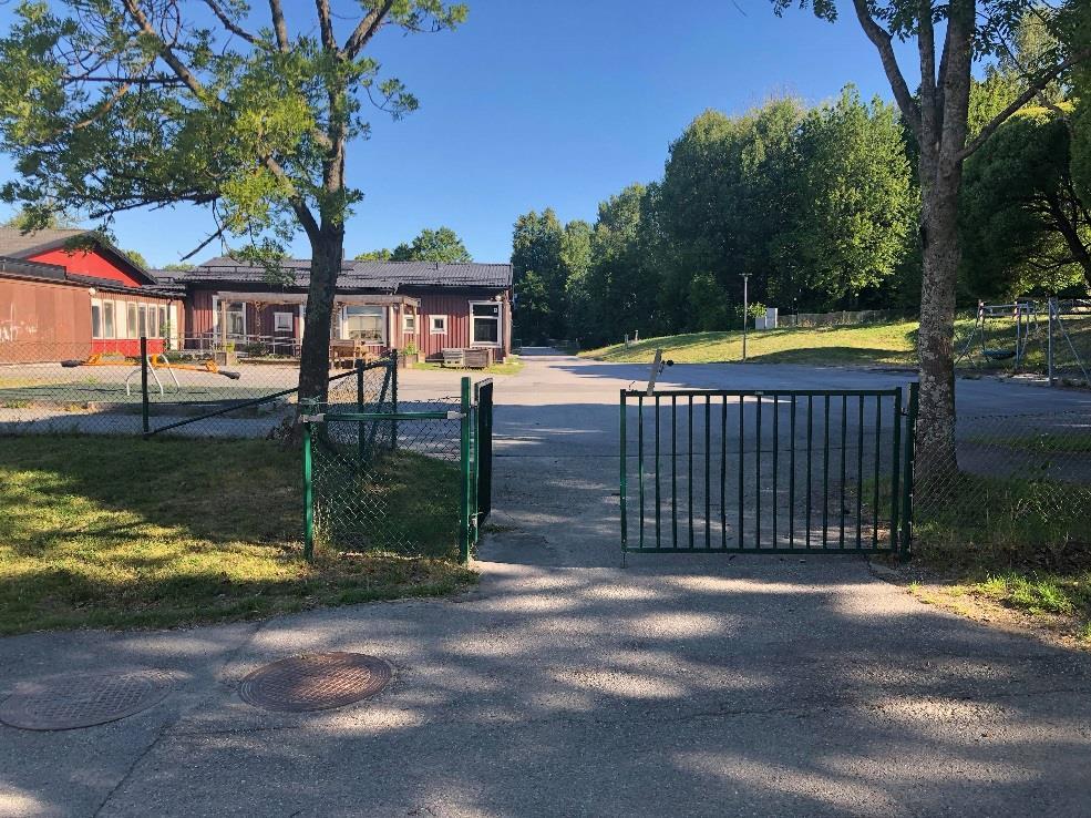 11 [25] Bebyggelseområden Stads- och landskapsbild Fittja bebyggdes i början av 70-talet på gammal åkermark enligt miljonprogrammets ideal och utgör en relativt storskalig bebyggelsemiljö.
