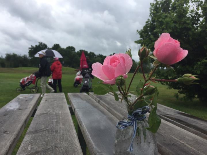 ännu en gång anordnat golftävlingen