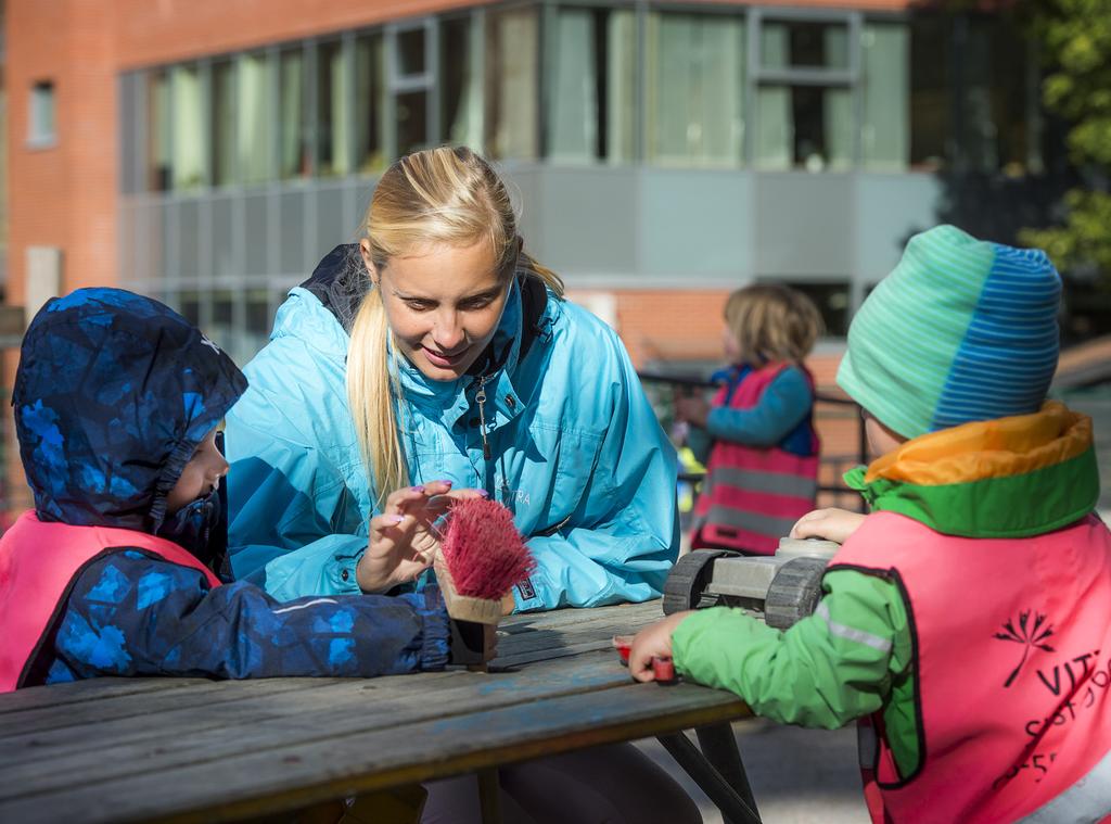 Organisation 4.5. Extratimme/Läxhjälp Alla elever ska erbjudas minst en extra lärarledd timme utöver skoltiden. Timmen kan användas som en extra anpassning för elever som behöver mer tid i skolan.