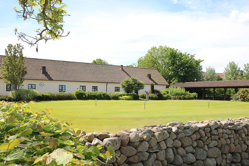 Närliggande Båstad Golfklubb med två