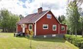 Smultronställe söker nu ny ägare! Charmig sommarstuga med fritt läge och en stor, härlig trädgårdstomt. Stugan har vardagsrum med värmande kamin, funktionellt kök, stort sovrum samt fräscht badrum.