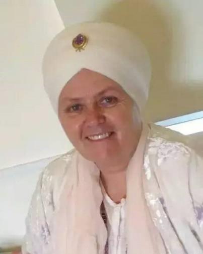 Lärare på utbildningen Seva Kaur Khalsa Lead Teacher Trainer - Huvudlärare Seva Kaur är KRI-certifierad level 1 och 2 lärarutbildare och har studerat och undervisat kundaliniyoga sedan hennes första