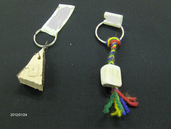 forskning om undervisning och lärande nr 10 17 sågmärken). Typiska samiska symboler och mönster (inskuret solkors/snöflingeliknande mönster).
