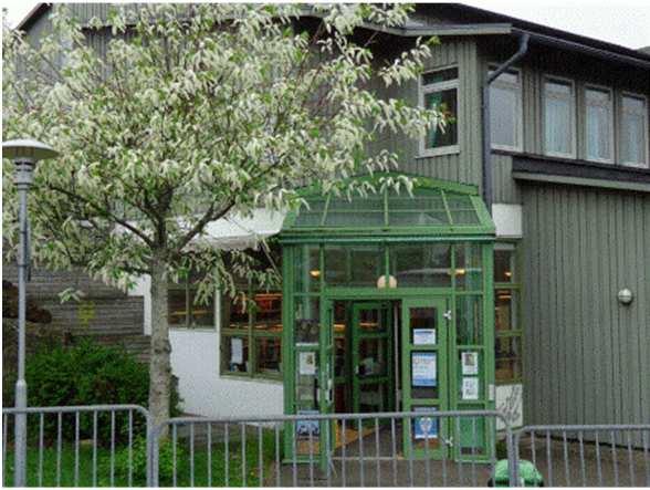 ELLÖS BIBLIOTEK Telefon: 0304-334850 Bokcafé Tre torsdagar 27/9, 25/10 och 29/11, klockan 17:00-19:00 Vi diskuterar aktuella (eller mindre aktuella) titlar och fikar tillsammans. Ingen föranmälan.