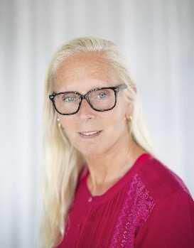 utbildad socionom med master i socialt arbete och med mångårig erfarenhet av att arbeta med