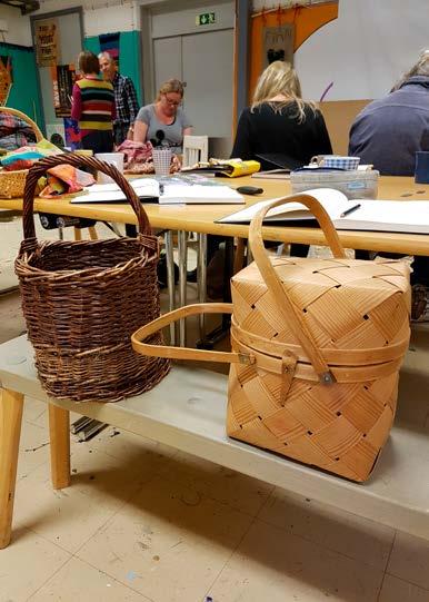 Sommarlovsslöjd i Lerum Sveriges Kommuner har under 2017 fått statliga medel för att erbjuda kostnadsfria aktiviteter under sommaren.