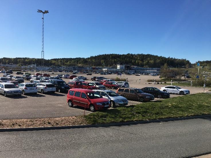 , där bild 1 och 2 visar parkering utanför Torp köpcentrum. Bild 3 visar personalparkeringen norr om byggnaden och bild 4 visar pendelparkeringen i sydöst.