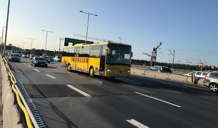 kommun / 2018- Körbrygga över broskarv. Fotograf: Thomas Emilsson, Trafikverket. Arbetet med skarvarna har utförts nattetid och dagtid har ett slags lock, körbryggor, placerats över skarvarna.