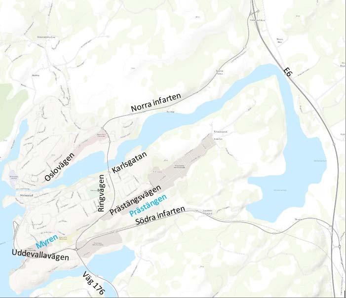 1. Inledning Under senaste åren har trafiken i Strömstad vuxit och innebär idag ett trängselproblem under högtrafik under sommaren.