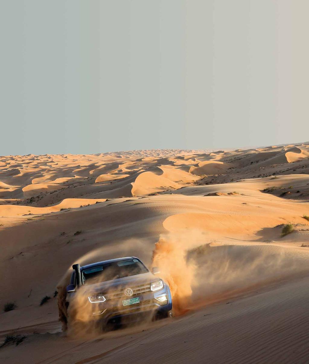 MED 258 HÄSTAR UNDER HUVEN. MER KRAFT I AMAROK Asfalten tog slut för en bra stund sedan, och nu återstår bara lös sand under däcken.