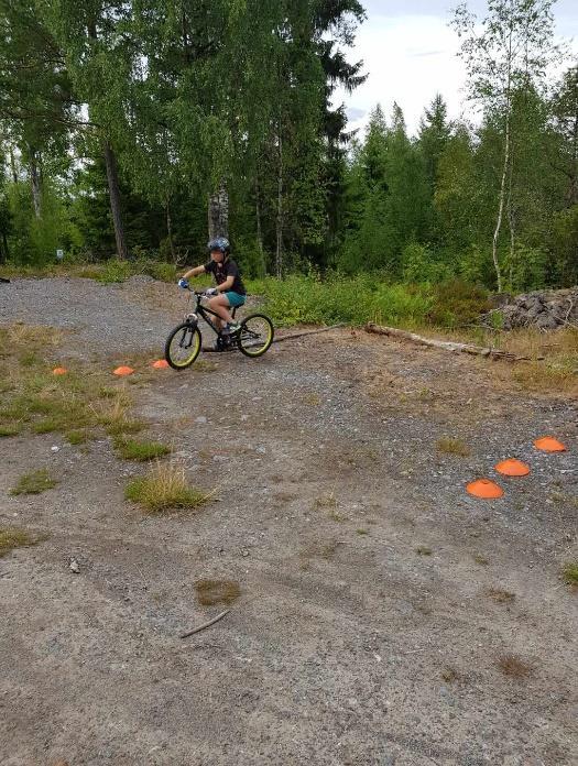 Dessa barn har också helt fantastiska föräldrar. Många av dem är med och cyklar och de ställer upp när vi ber om hjälp.