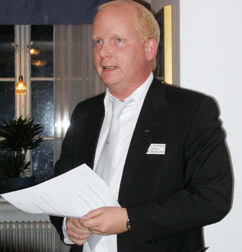 Foto: Björn Lundell och Utförlig information om SKATTEREGLER VID FÖRSÄLJNING AV BOSTAD V id middagen 8 oktober höll Björn Strömberg ett informativt och uttömmande föredrag om de nya skatteregler som