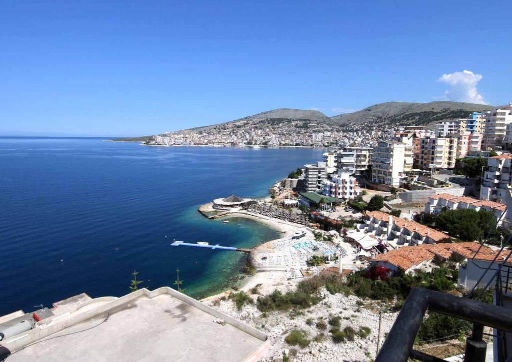 Albanien :SARANDA Takvåning med terrass och utsikt över hav och ön Korfu!