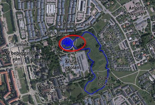 Allaktivitetsplats case Årsta Situationskarta med vald placering av Allaktivitetsplatsen och sträckningen av den självlysande motionsbanan En scen och i anslutning till scenen placeras en