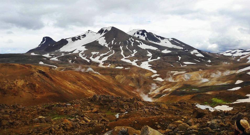 Ett isländskt äventyr bland berg och varma källor Att Island har en väldigt speciell natur har väl ingen missat. Fantastiska vandringsvyer!