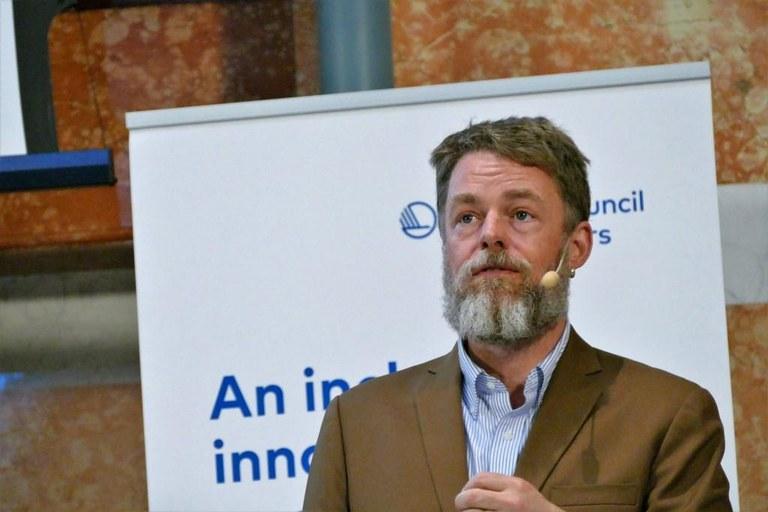 NYANLÄNDA INVANDRARKVINNOR - MER ÄN BARA ARBETSMARKNADSPROJEKT? I Norge erbjuds invandrarbarn gratis kärntid i förskolan och i Stockholm finns det ett projket med särskilda introduktionsförskolor.