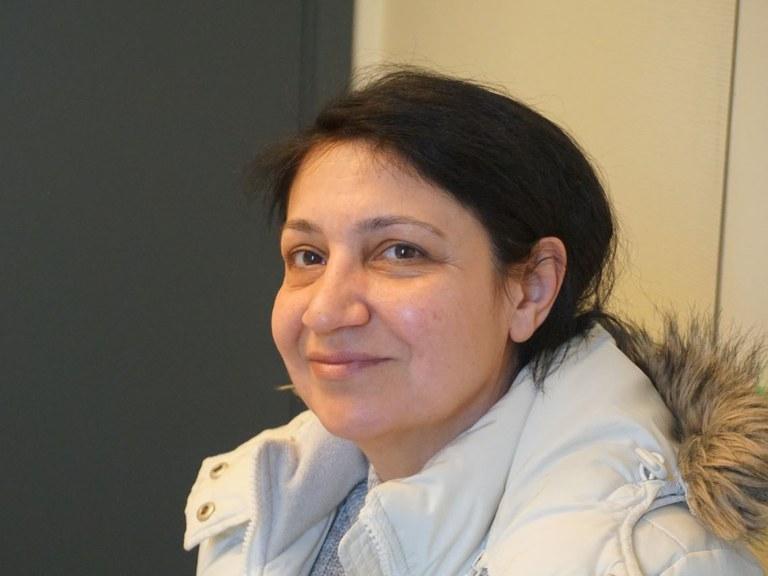PROJEKT MIRJAM BRYTER FÖRDOMAR OM OCH PÅ DEN SVENSKA ARBETSMARKNADEN mig utan tolk, försäkrar hon och det är alldeles riktigt. Hon har varit flykting i hela sitt liv.