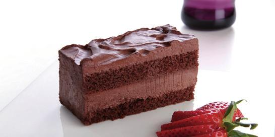 chokladtårta av ljus choklad och en botten som bakats med mörk choklad.