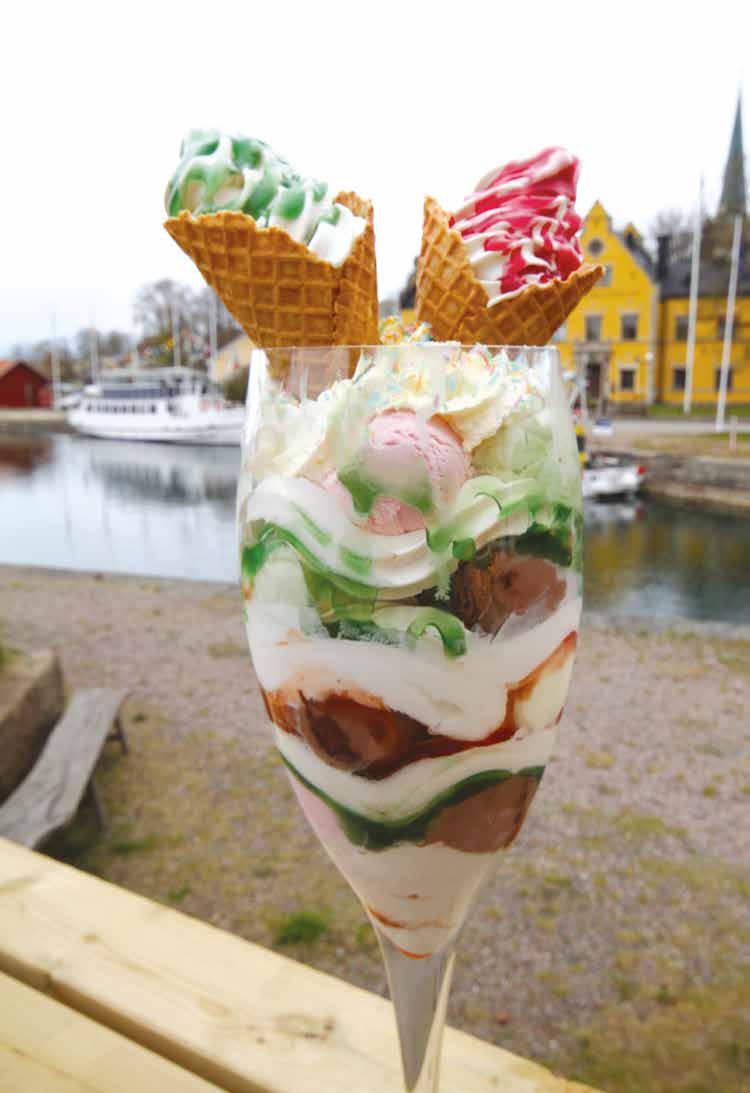 490 Titanic Vår största glass på hela 4 liter, 2.250 gr härliga smaker. Vi rekommenderar att dela.
