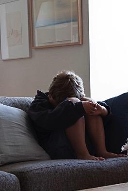 Våld i nära relationer förekommer överallt Drygt var femte svensk har någon gång utsatts för våld i en nära relation I majoriteten av fallen som rör vuxna är offret en kvinna och våldsutövaren en man