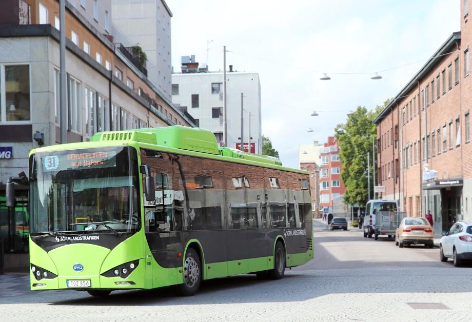 Effektiv kollektivtrafik Effektiv kollektivtrafik mäts kvantitativt utifrån trafikproduktion och resandestatistik. De flesta indikatorer värderar såväl allmän som särskild kollektivtrafik.