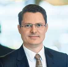 Har tidigare även bland annat jobbat som Trader för UBS Warburg och som Head of Equities samt Head of trading på Nordea Sverige. Utbildning: B.Sc. (Econ.
