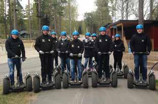 TYSKLAND Axelent Academy 8-10 maj Axelent Academy. Deltagare från Axelent i Tyskland och Spanien på väg ut på offroad-åkning med segway.