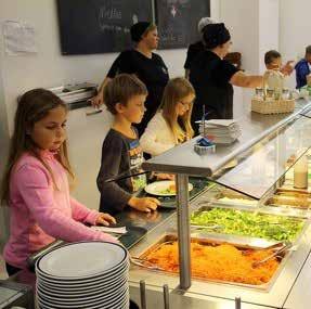 Mål Maten och matlistan Köken skall uppmärksamma högtider och då servera mat enligt våra traditioner. Skola och dagvård Skol- och daghemsmåltiderna skall grundlägga och främja goda kostvanor.