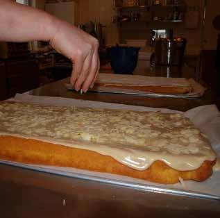 Personalen Både kökspersonal och personal som övervakar och deltar i måltidssituationen ska ha relevant kunskap om maten och matens betydelse för de olika kundgrupperna.