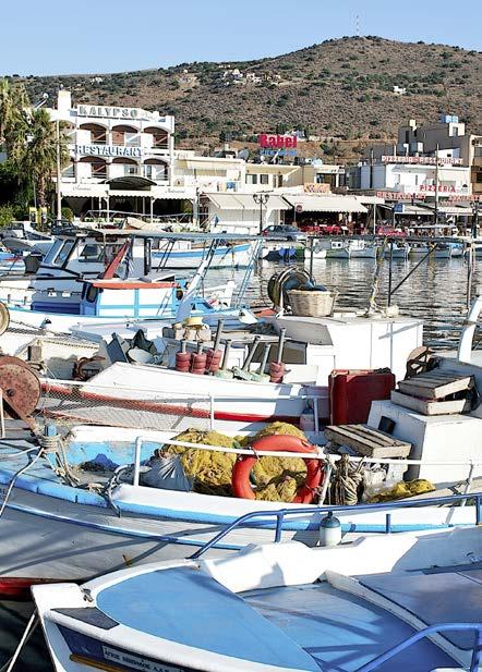Agia Galini Pittoresk by som klamrar sig fast på sluttningarna ner mot havet på sydsidan av Kreta.