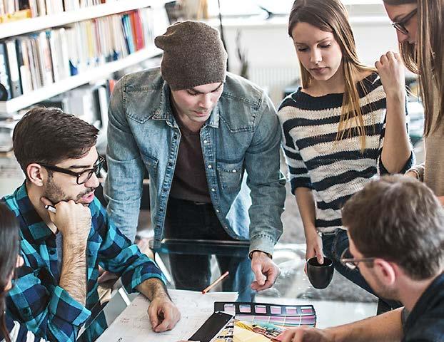 Rollen kräver en bred kompetens inom alltifrån webb design till programmering, multimedia och bakomliggande